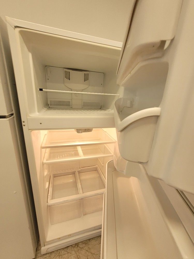 Frigidaire Top Freezer Refrigerator Used Good Condition With 90day's Warranty
