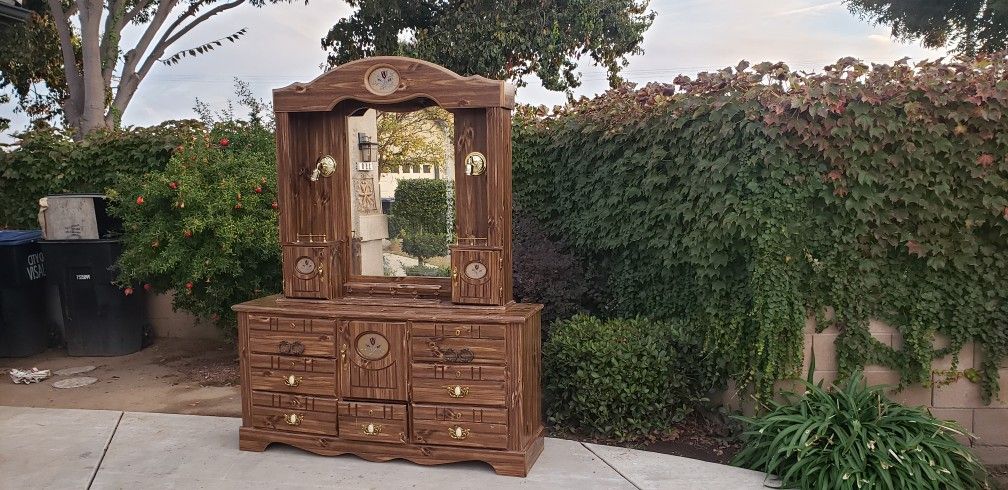 Dresser