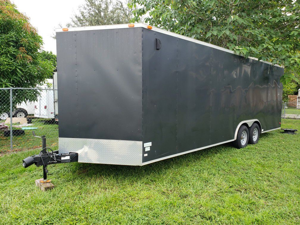 Enclosed trailer
