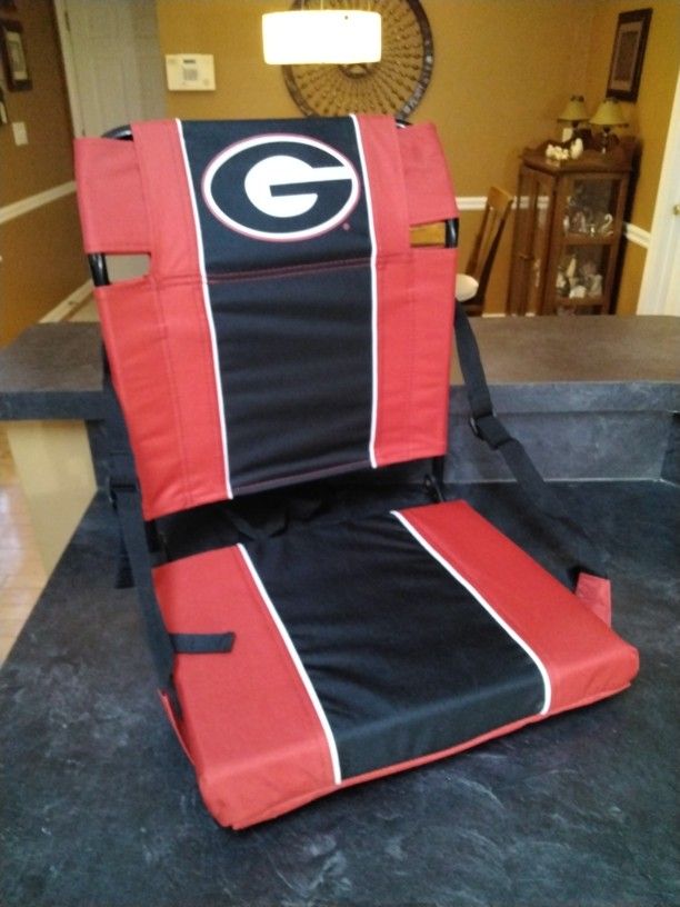 A Georgia Sit That Folds And Has Shoulder Strap . It's Like New . See Size .
