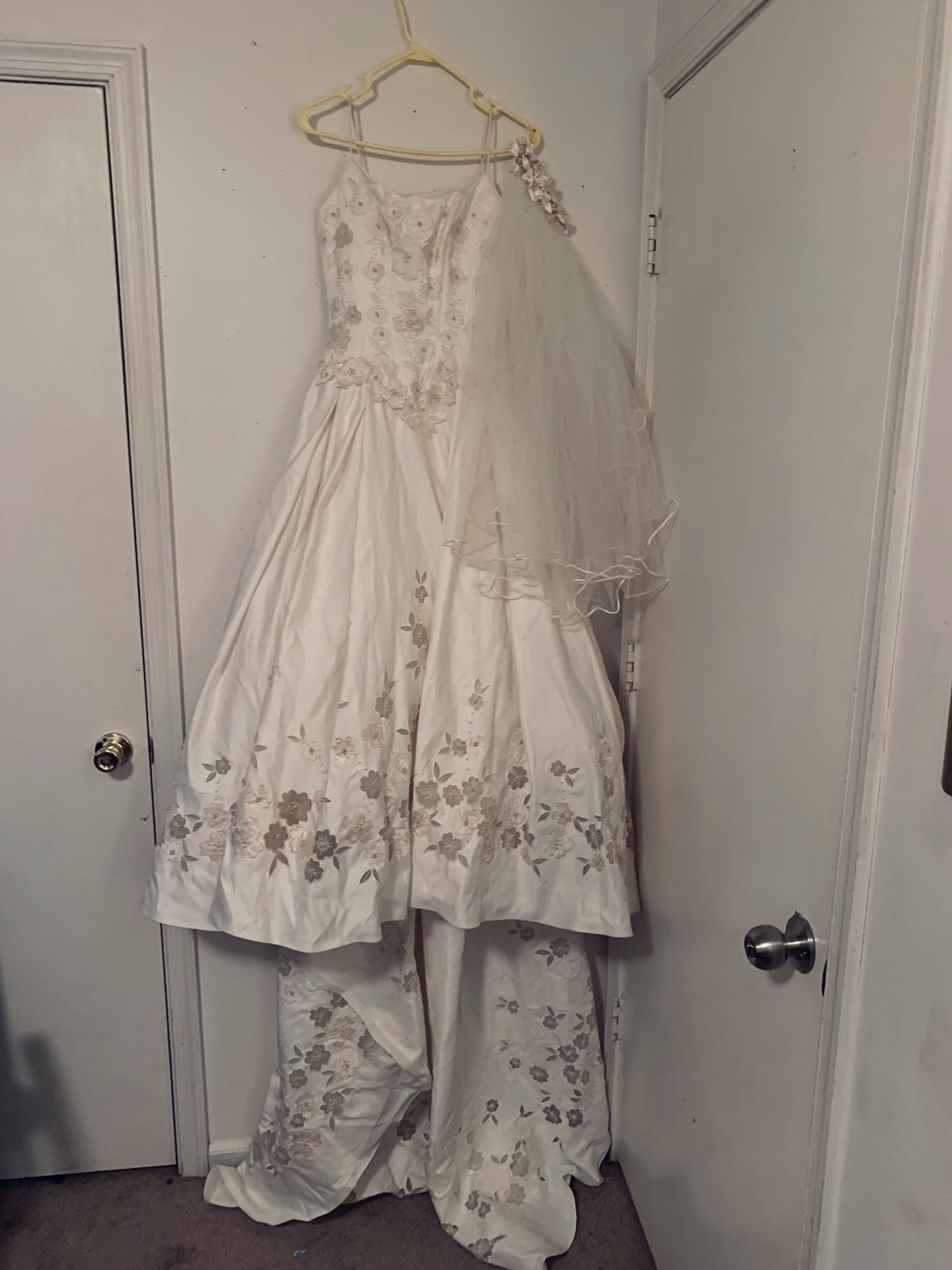 Michelangelo size 4 wedding dress