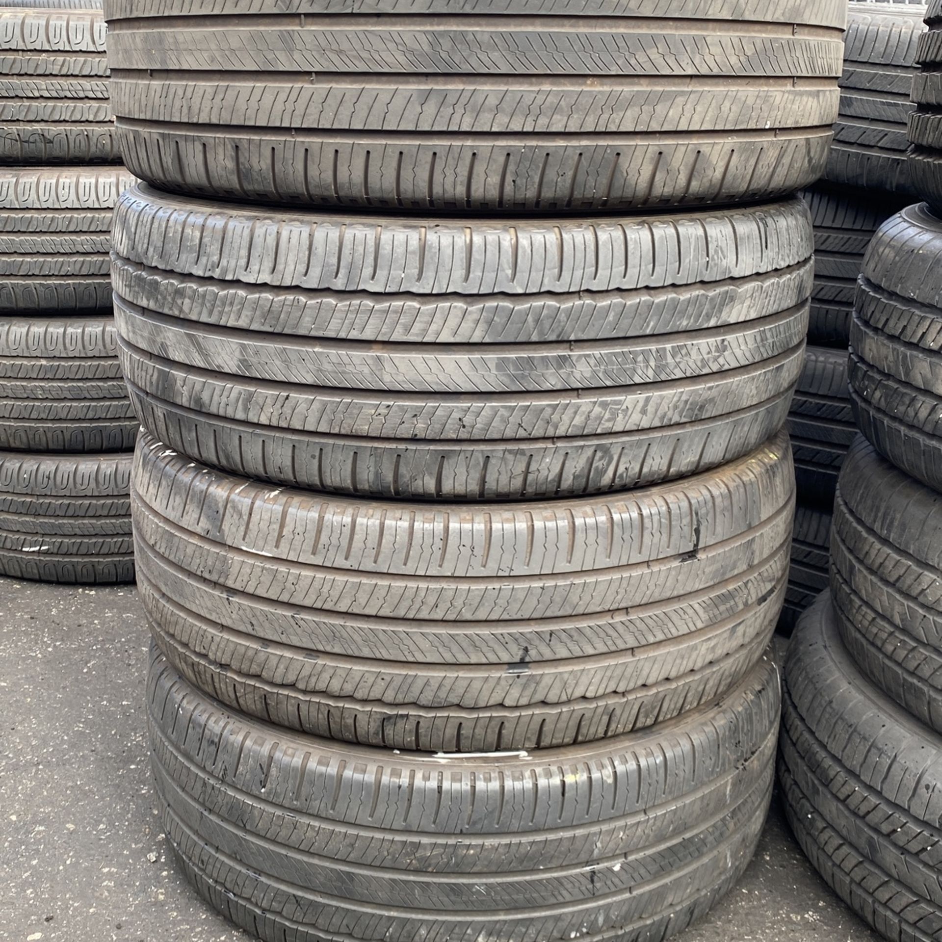 235/45R18 Marca Michelin En Perfectas Condiciónes De Vida