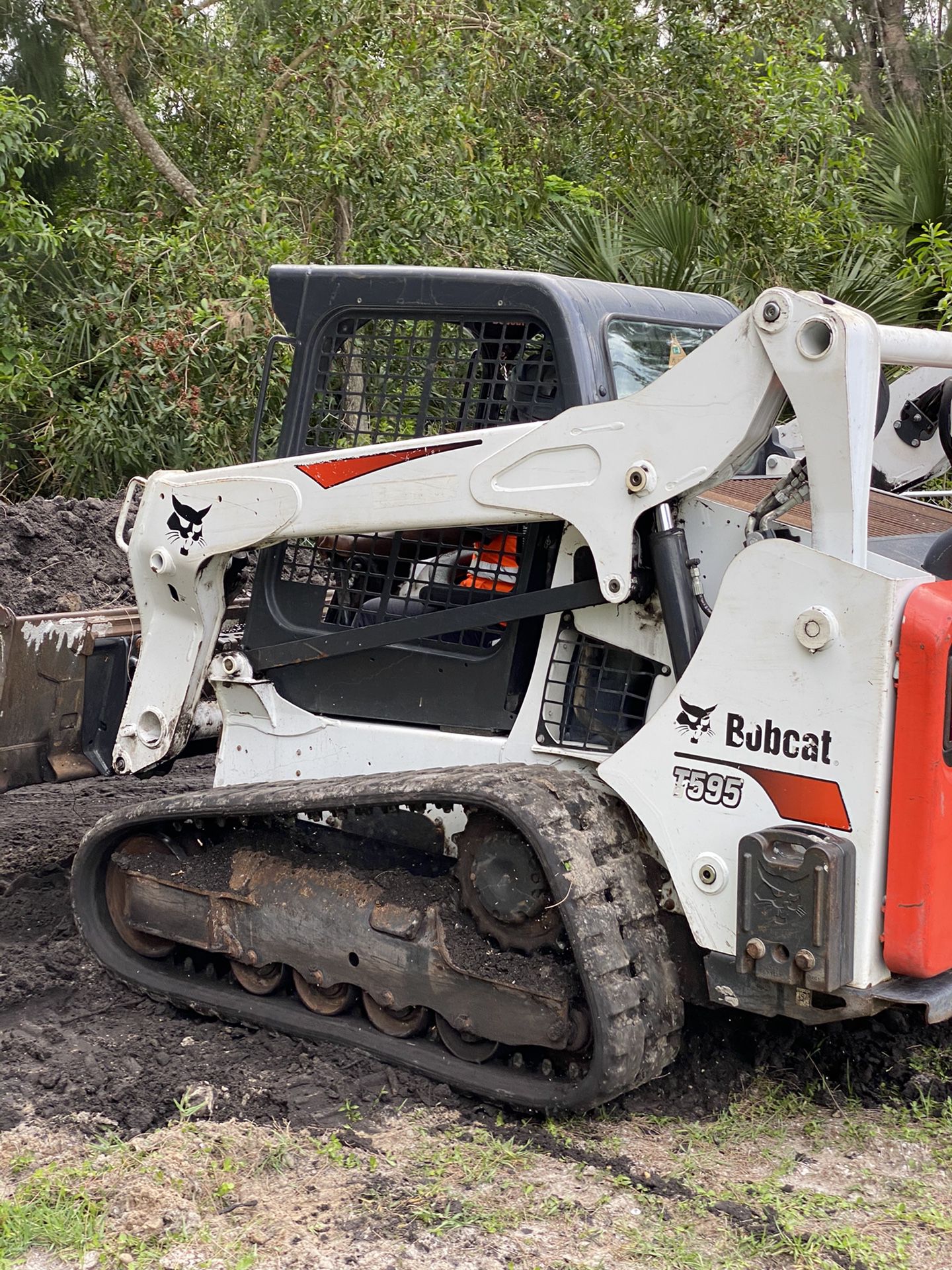 Bobcat / Dirt leveling/ Land Clearing