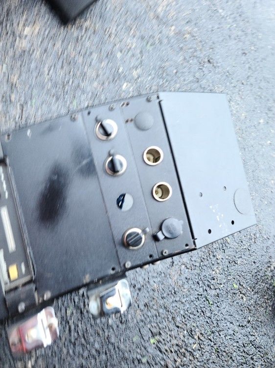 HAVIS CONSOLE WITH 9 CIGARETTE LIGHTER SOCKETS, AN ARROWSTICK CONTROLLER AND 2 MIC HOLDERS LIKE NEW