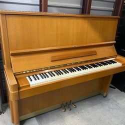 Used  Yamaha  U7 Upright piano  52 “  Thumbnail
