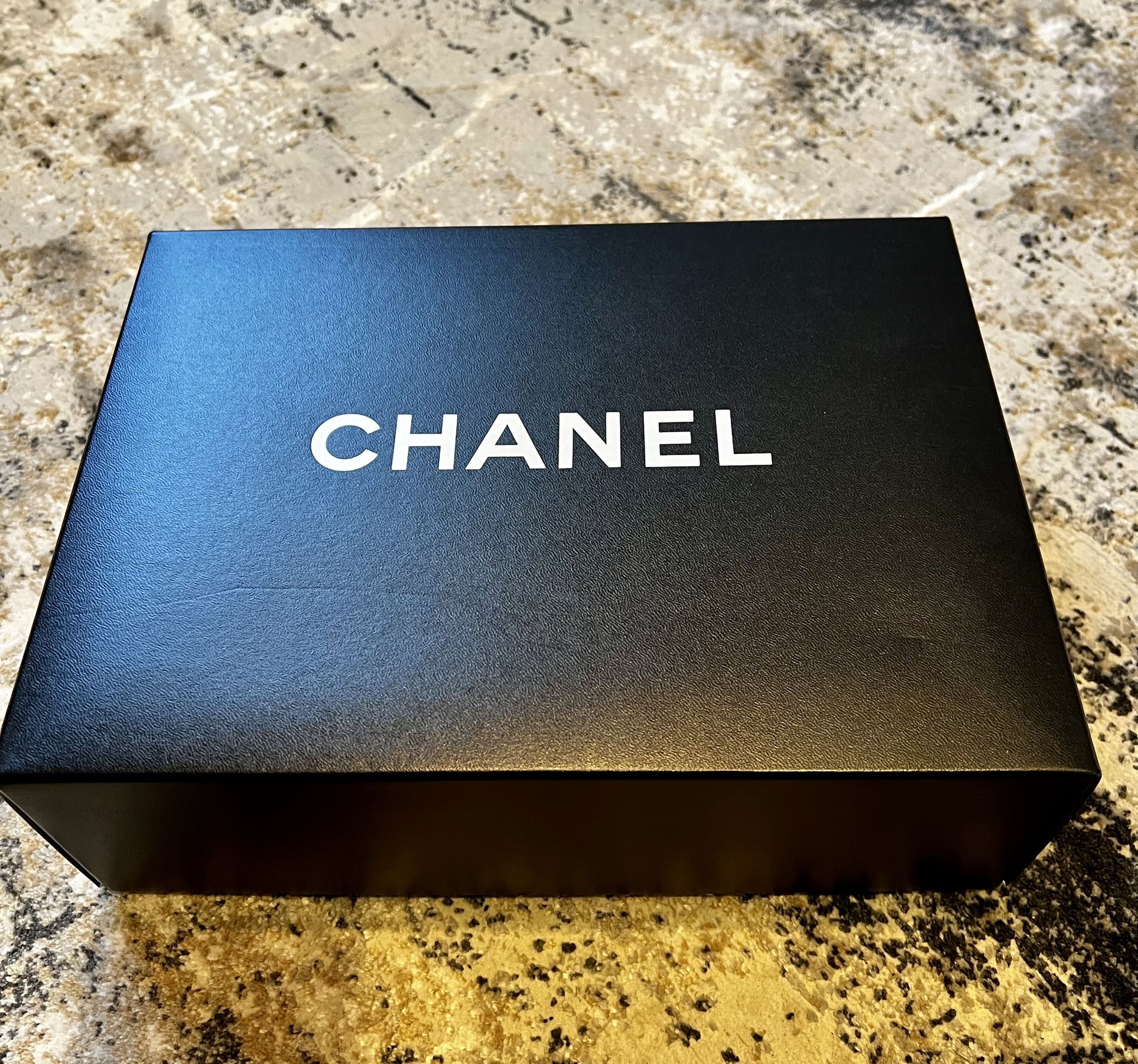 CHANEL Box Medium Size