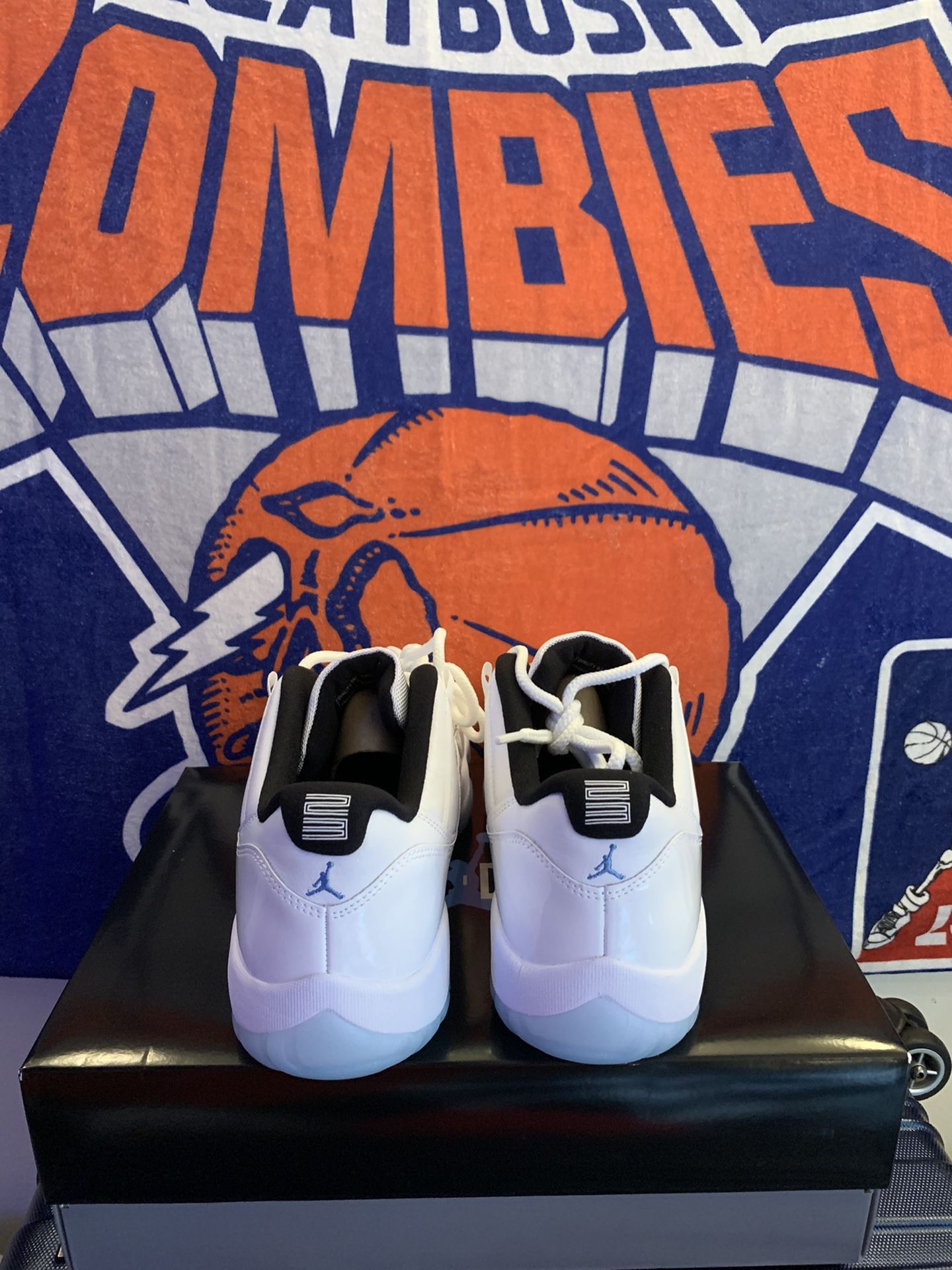 Jordan 11 Low Legend Blue DS