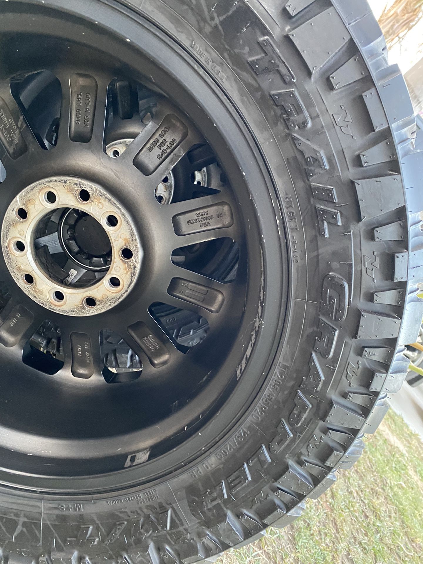 20-inch-fuel-hardline-wheels-with-295-55-r20-33x12-50-r20-nitto-trail