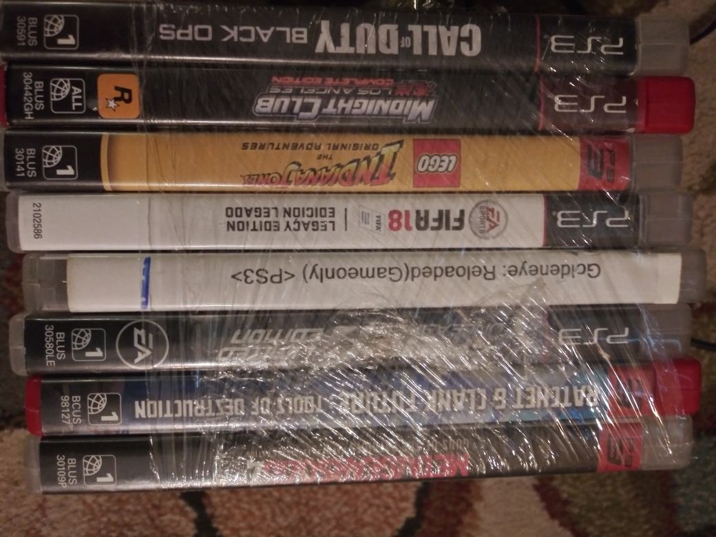 Ps3 plus games and two controllers