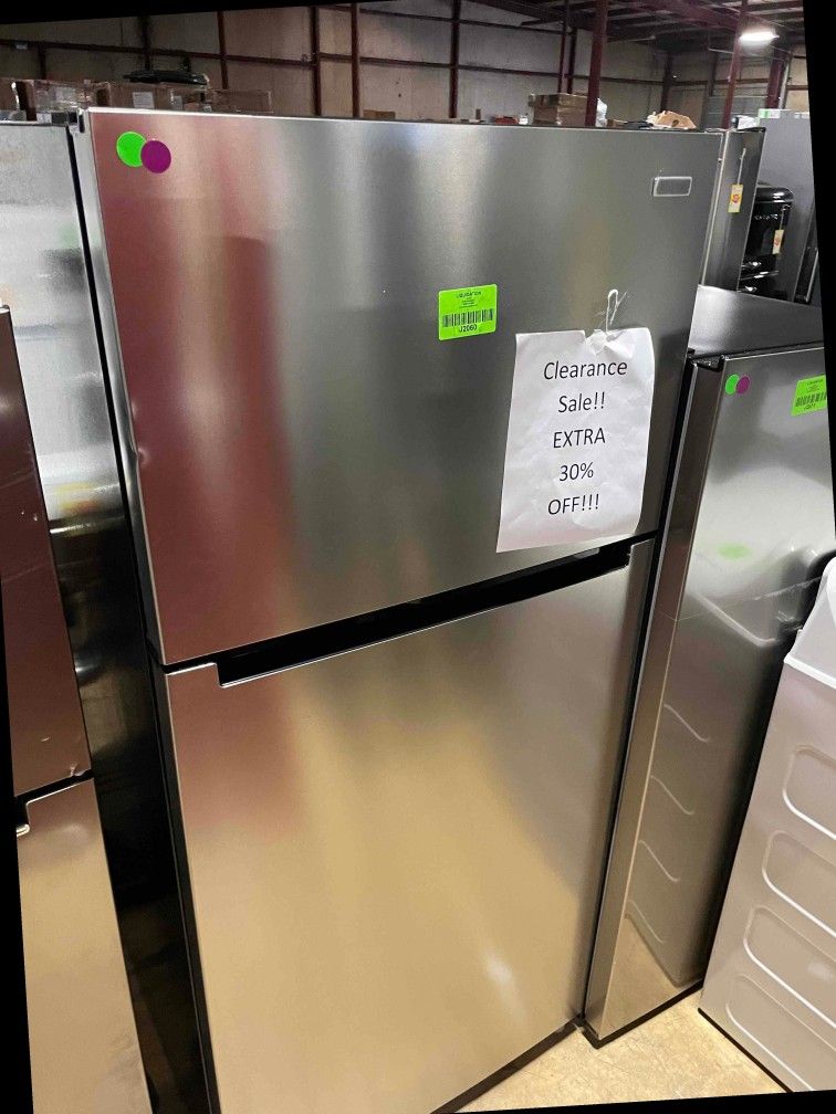 VISSANI MDTF18SSR 18 cu. ft. Top Freezer Refrigerator in Stainless