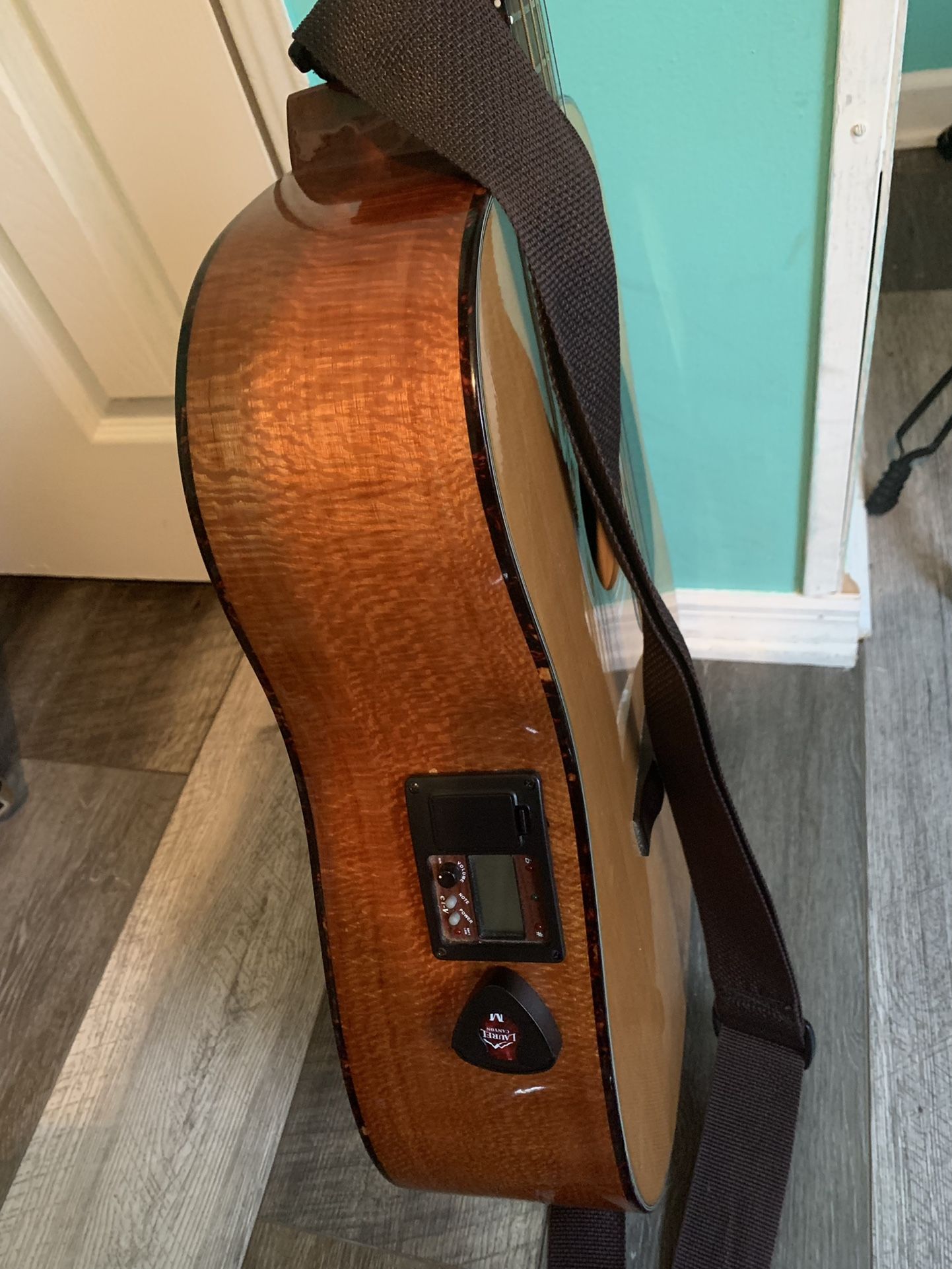 Jasmine By Takamine - Electric/acoustic Guitar