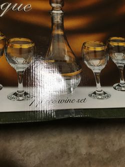 Seven piece wine set with carafe and six classes gold rim Thumbnail
