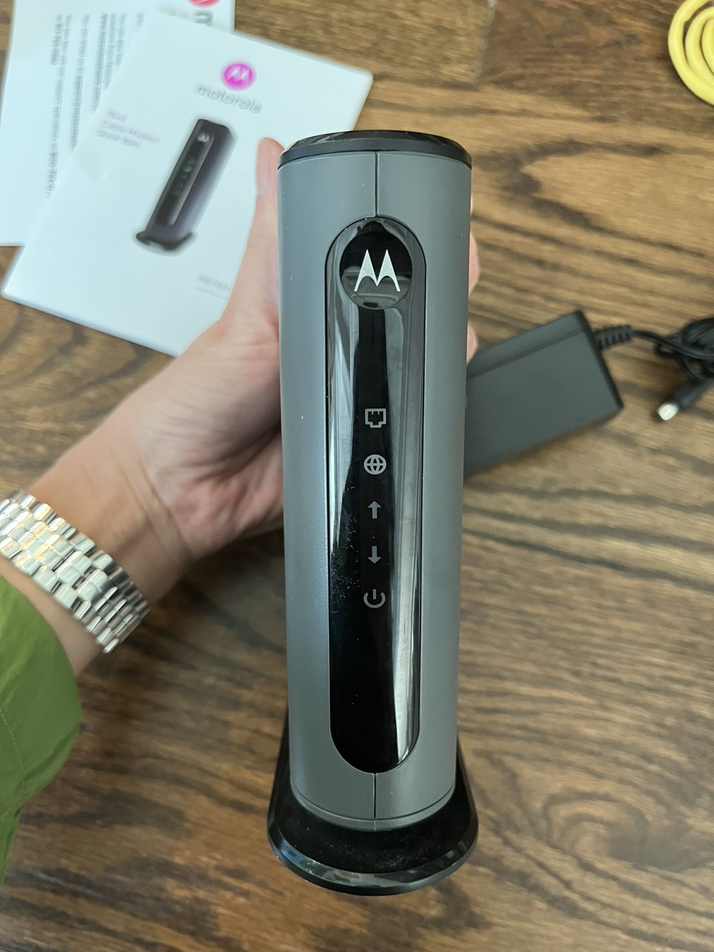 MOTOROLA 16x4 Cable Modem, Model MB7420, 686 Mbps DOCSIS 3.0, Certified by Comcast XFINITY, Charter Spectrum, Time Warner Cable, Cox, BrightHouse