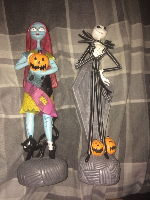 Nightmare before Christmas jack n sally statues