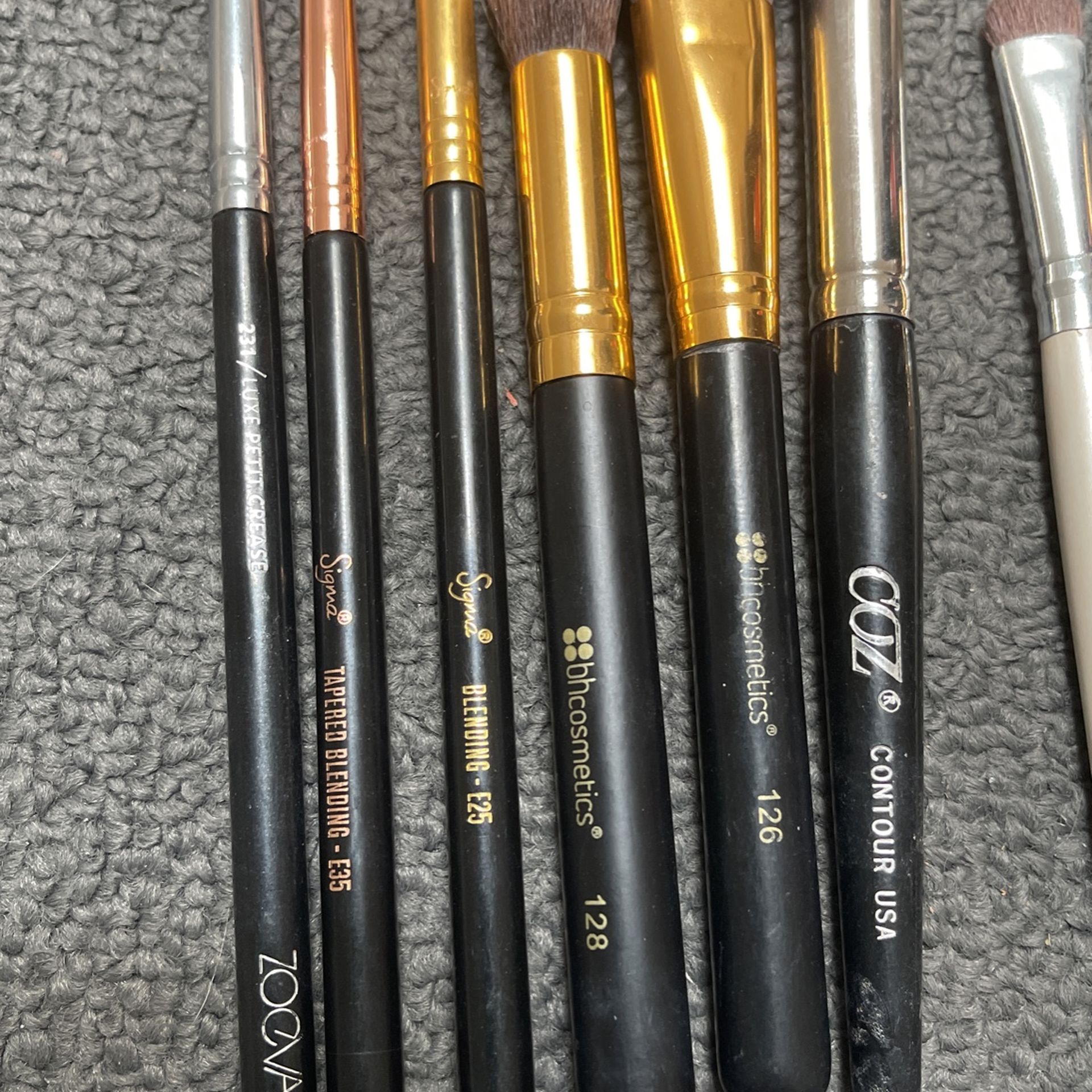 Lot Of 9 Misc Makeup Brushed