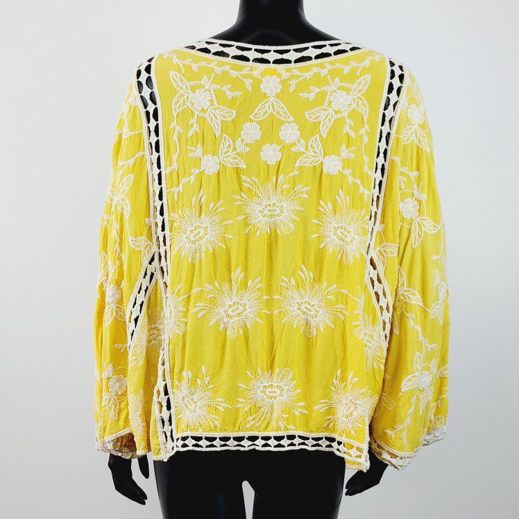 World Market Floral Embroidered Shawl Capelet Poncho Blouse Wide Butterfly Sleeve Open Crochet Yellow White OS NWOT