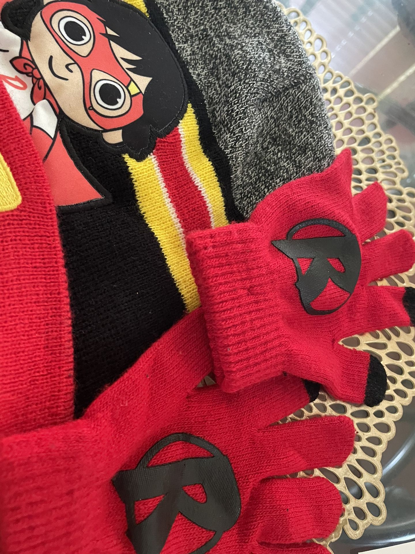 $5 Ryan Beanie & Gloves