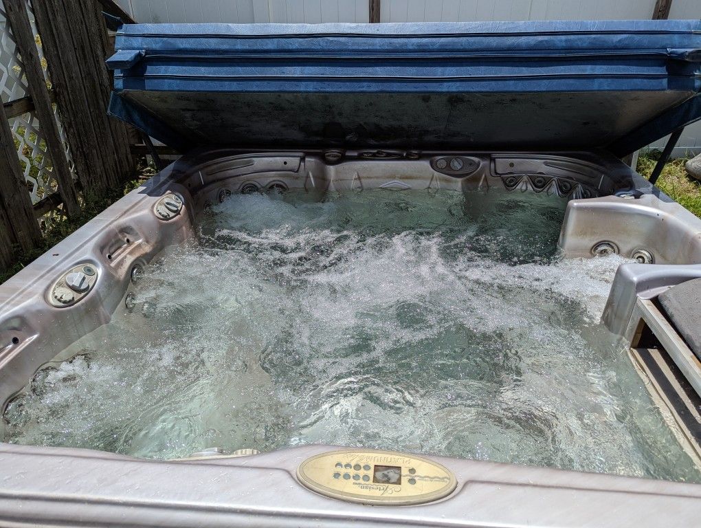Hot Tub - Pickup Only