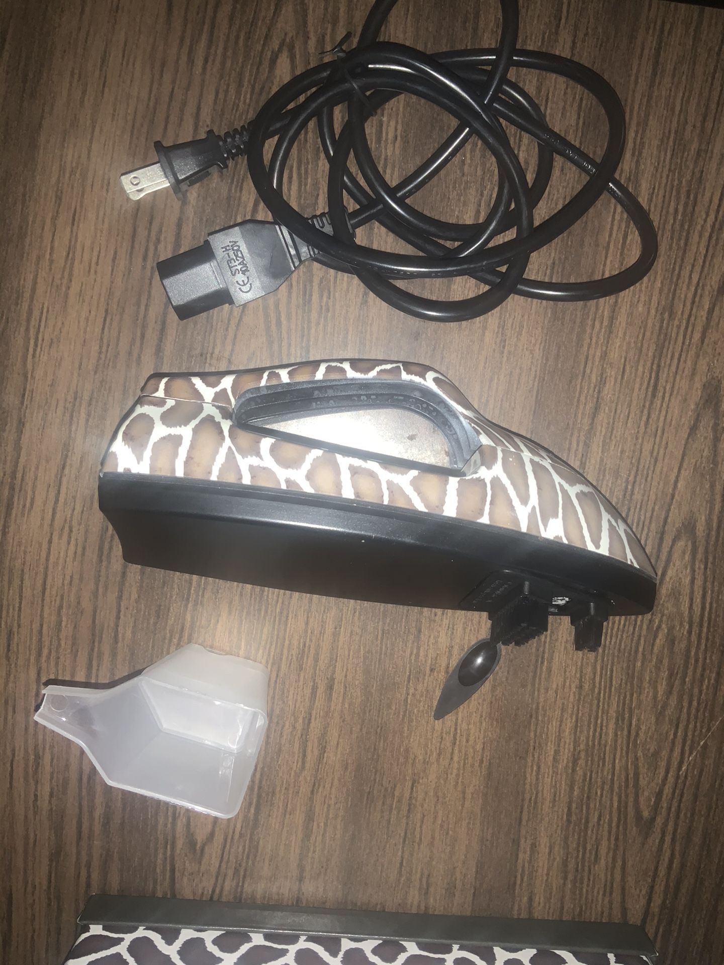 Small Steam Iron ( Fully Functional And In Great Condition)