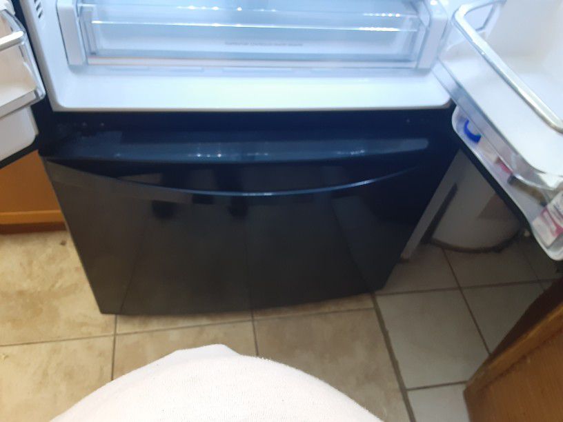 KENMORE ELITE  Black Refrigerator