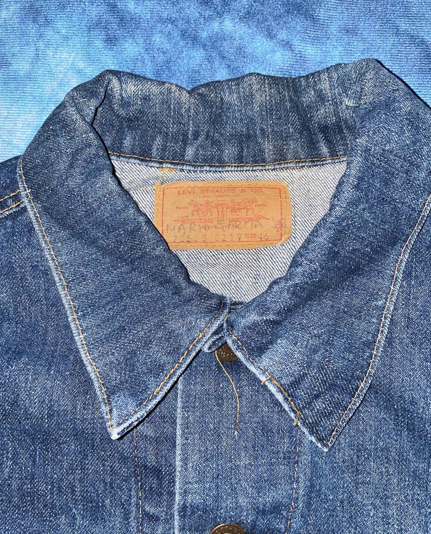 True Vintage 1970s Levi’s Small e Type III Denim Trucker Jacket Coat. Size 46 Medium (24in.x25in.) Price: 129 USD Long Lasting, Navy Blue,