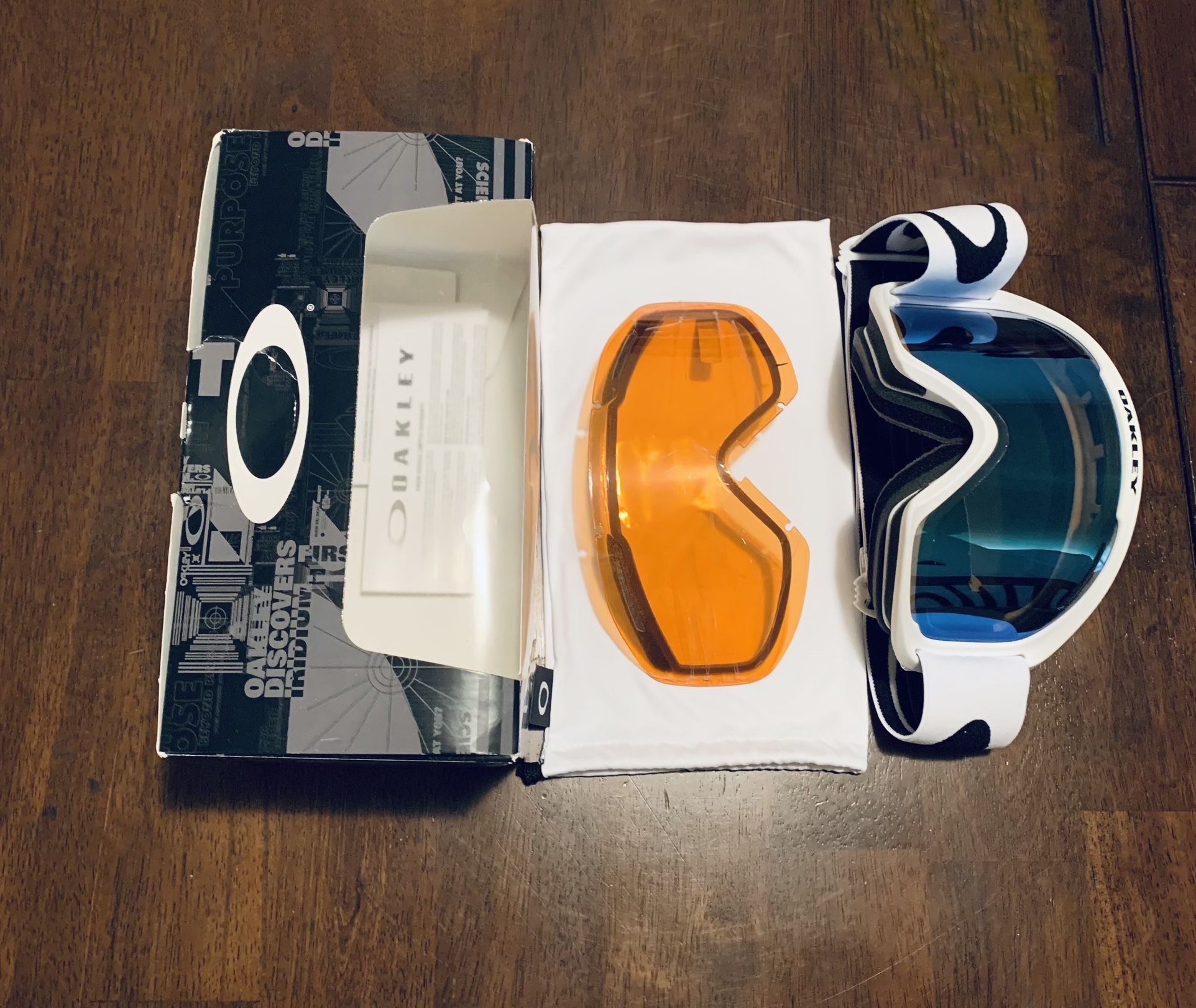 Brand New/ Never Worn Oakley Ridge Line Goggles