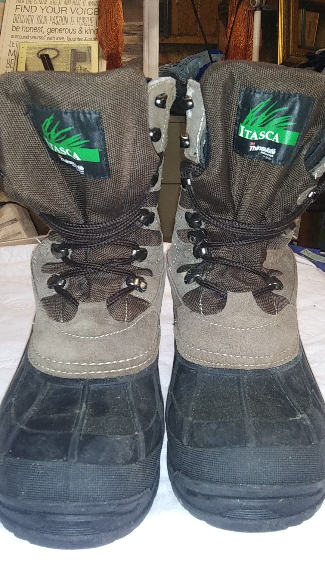 (SIZE 9) Itasca boots in gently worn condition, Style - Grand Forks lace up with Thinsulate in brown suede - black rubber upper