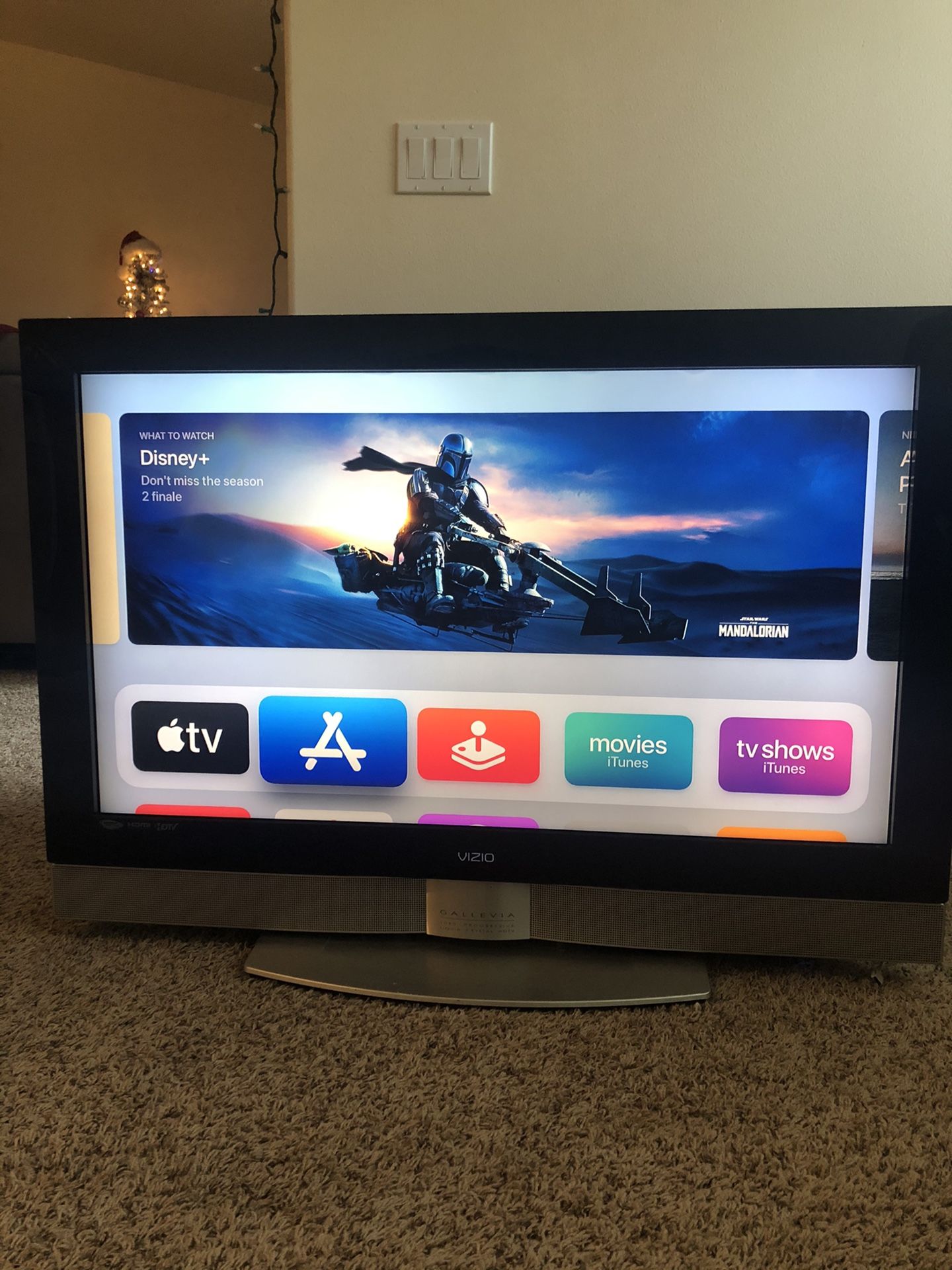 Vizio Gallevia 1080 Progressive Liquid Crystal HDTV 42” for Sale in