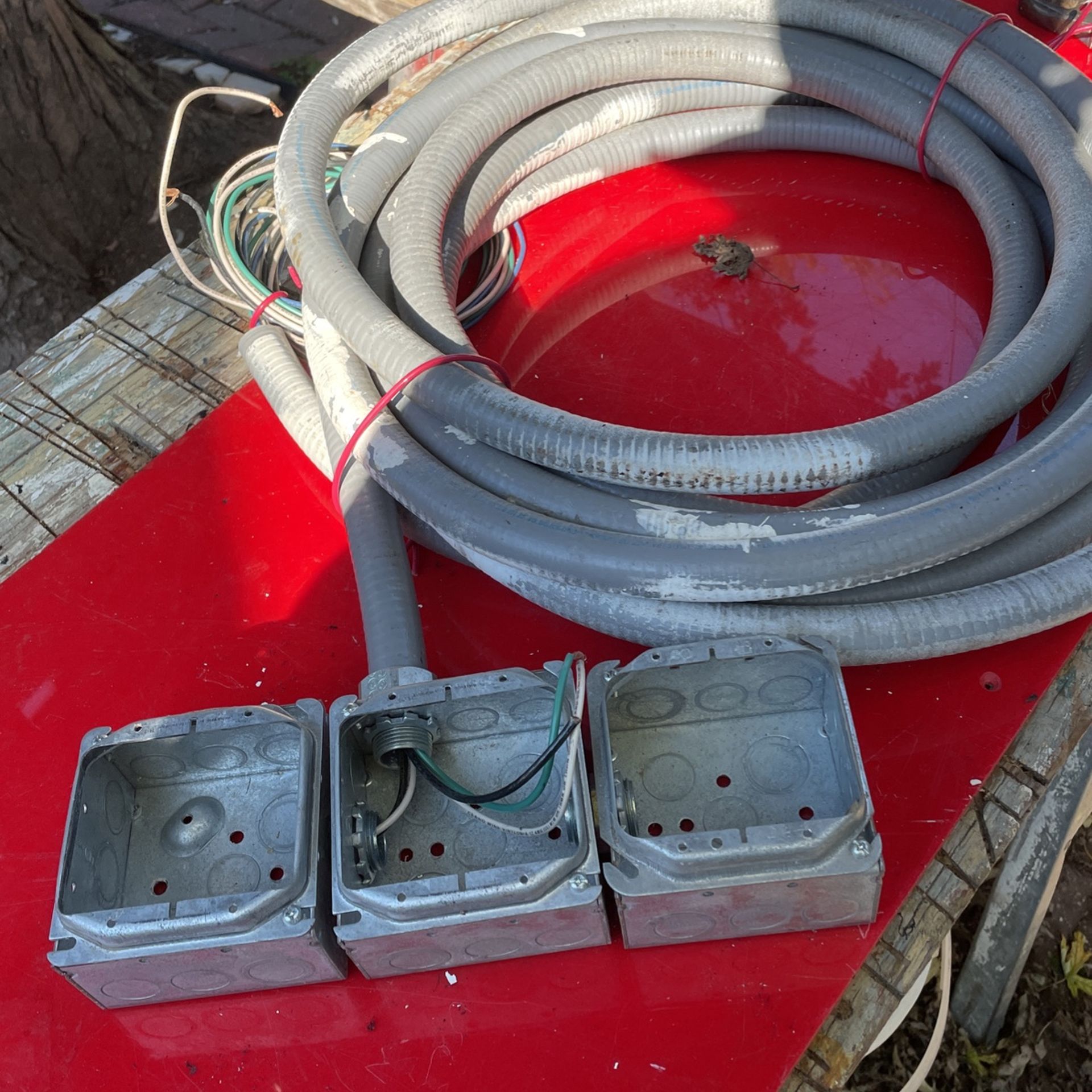 25’ Of 3/4” Seal Tight W/ 3-1900 Boxes