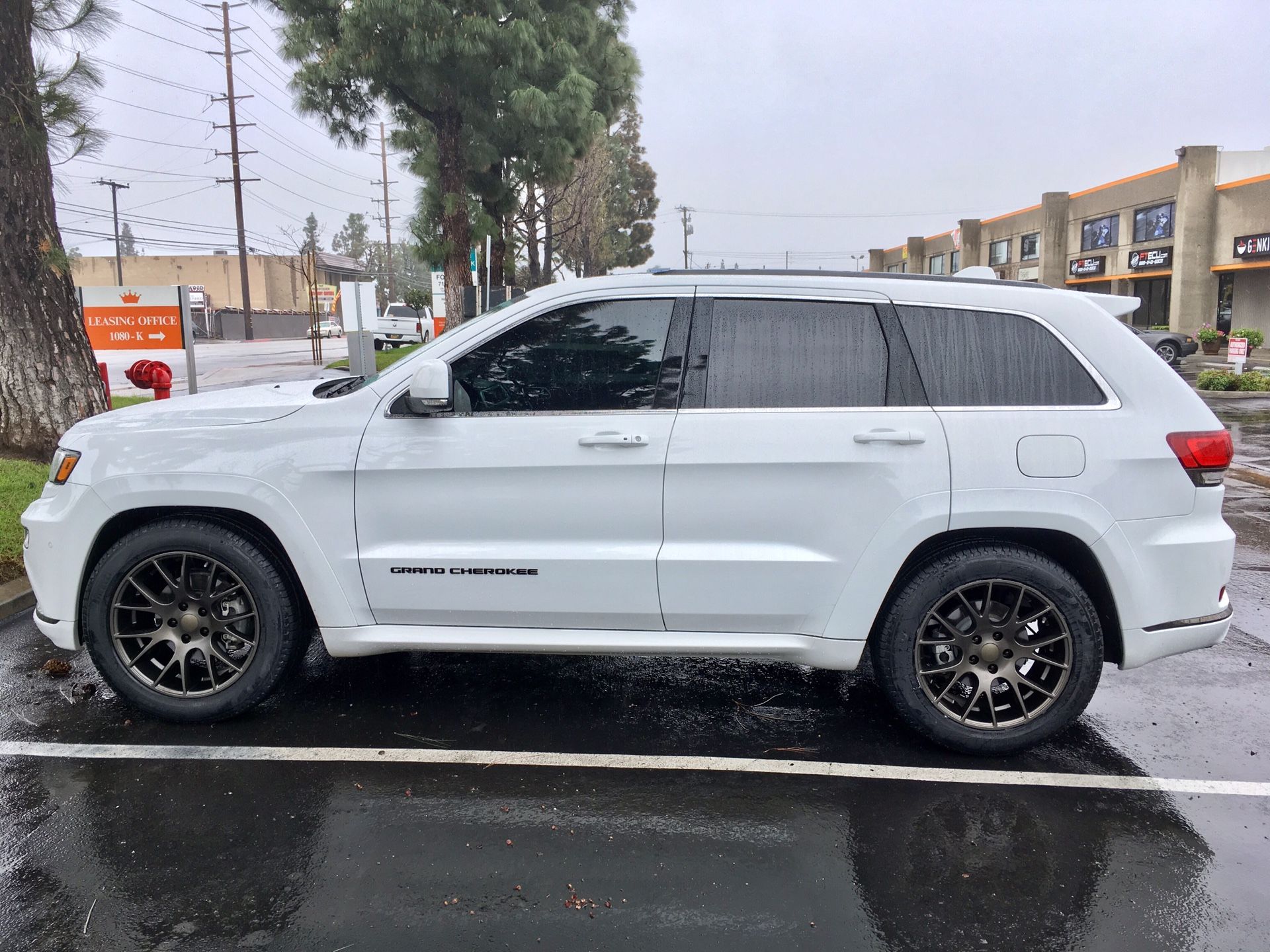 (WHEELS) Jeep Grand Cherokee SRT / Dodge Charger Hellcat Style Wheels