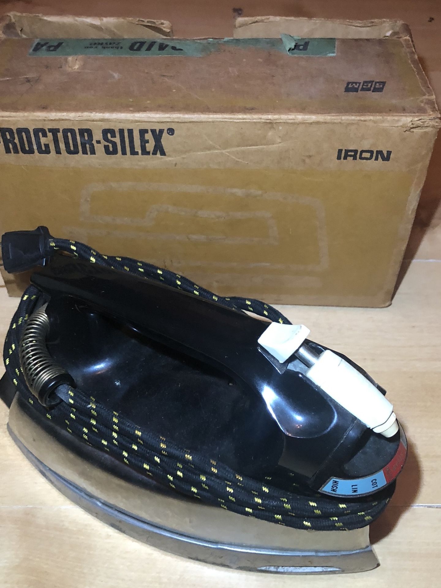 Vintage Proctor-Silex Steam Iron In Box