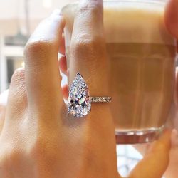 "Elegant Shiny Zircon Romantic Luxury Pear Wedding Ring for Women, PD796
 
 Thumbnail