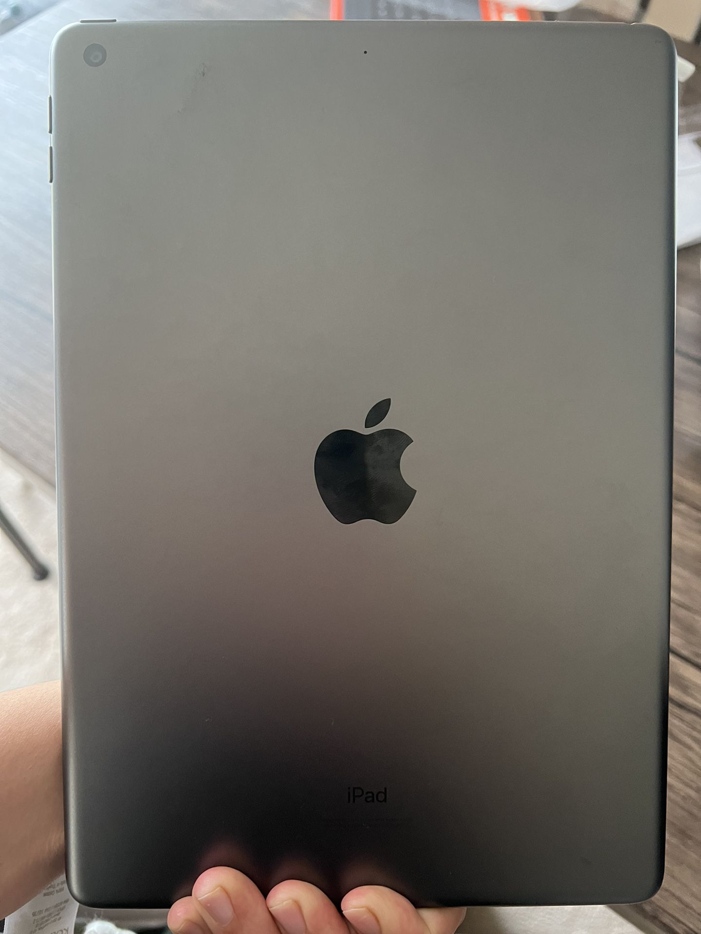 10.2" iPad 8th Gen (WiFi) / 32GB /