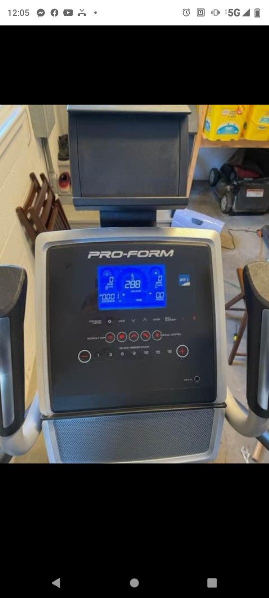 PROFORM 520E ENDURANCE ELLIPTICAL MACHINE ( LIKE NEW & DELIVERY AVAILABLE TODAY)