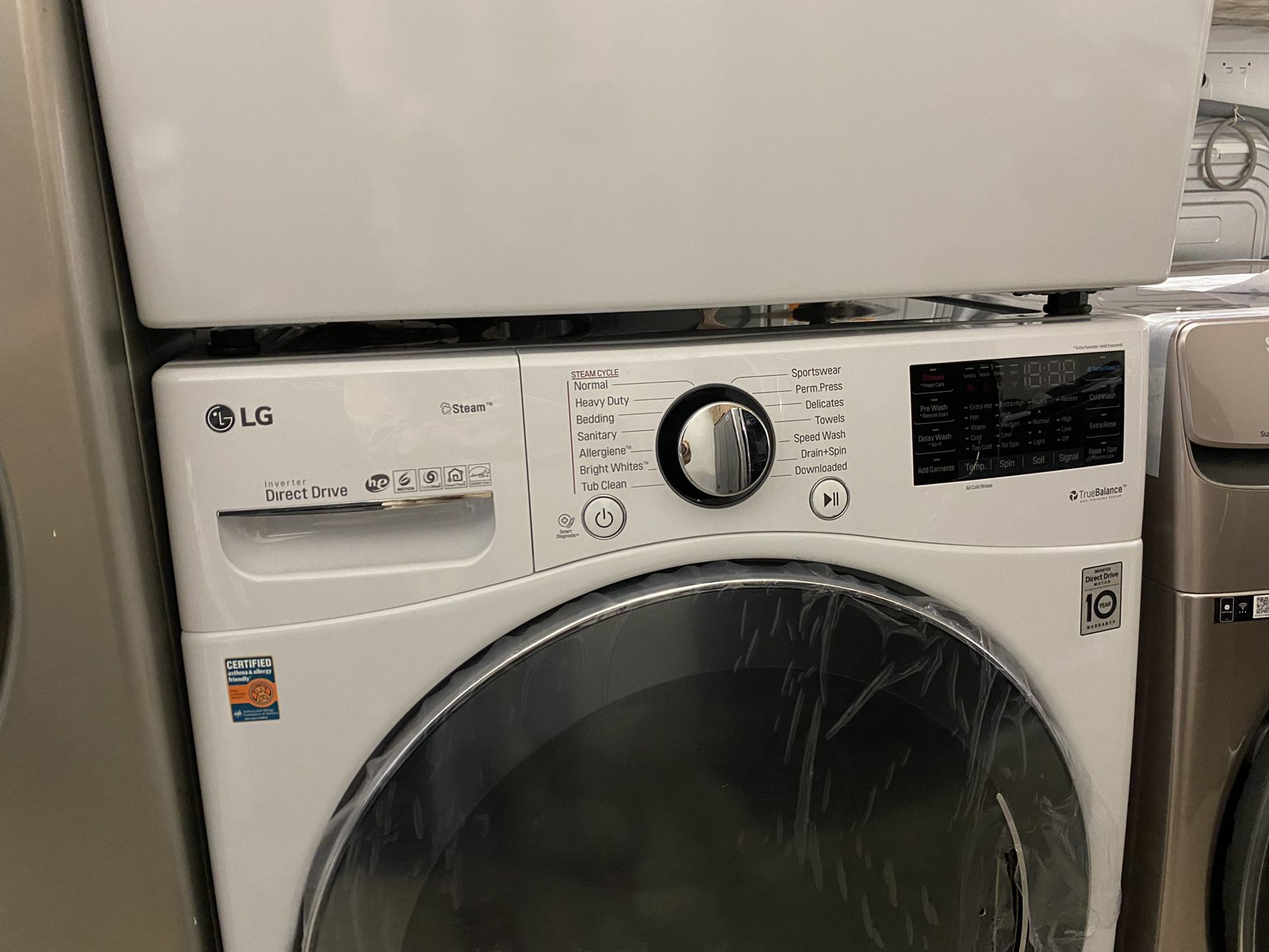 NEW LG GAS LAUNDRY PAIR WITH SMART THINQ CONNECT 