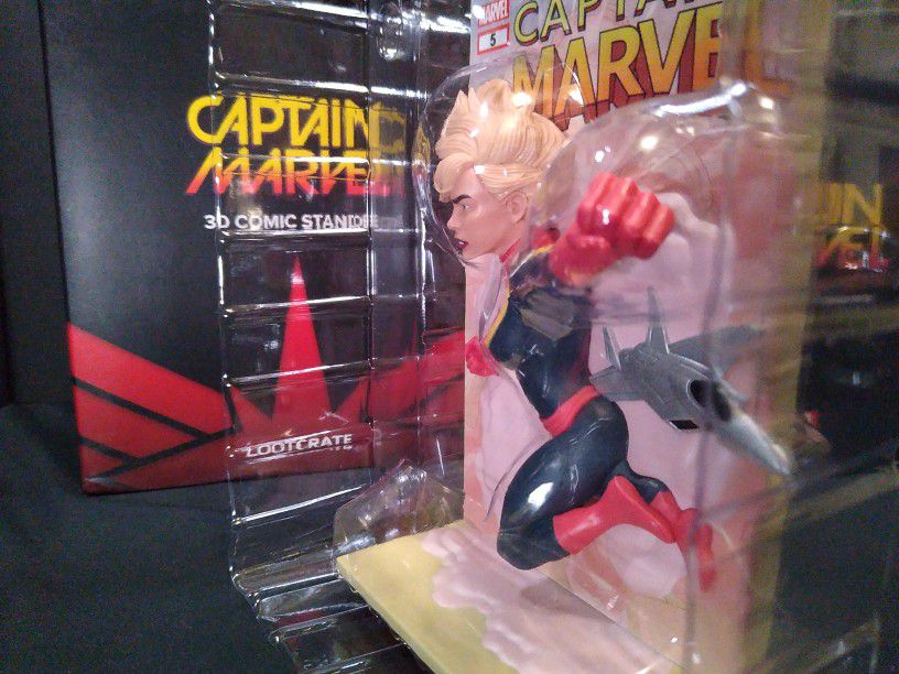 Captain Marvel Lootcrate 3D Comic Standee, Figure