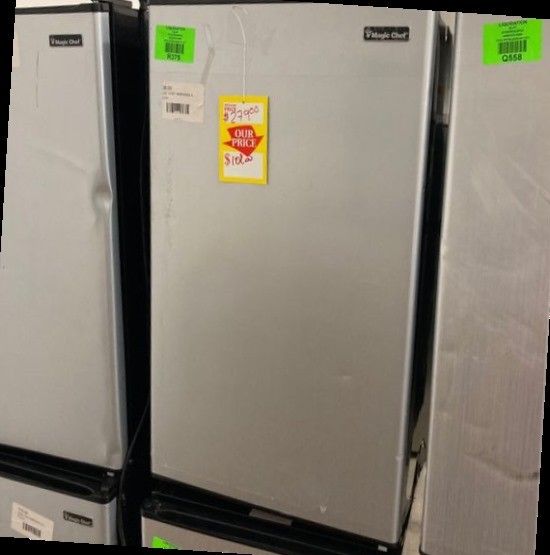 Magic Chef 4.4 Cu Mini Fridge Hmr440se 4 KTRD for Sale in Austin, TX