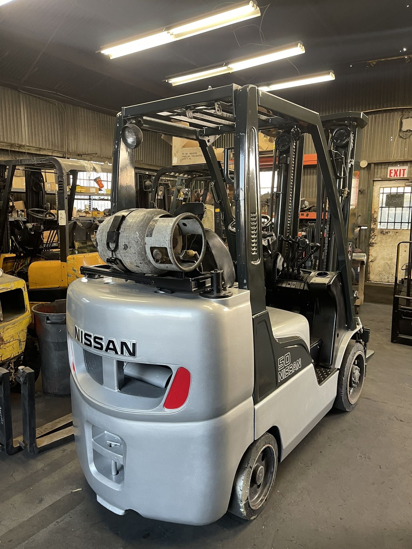 Nissan Forklift 5500 Lbs Triple Stage