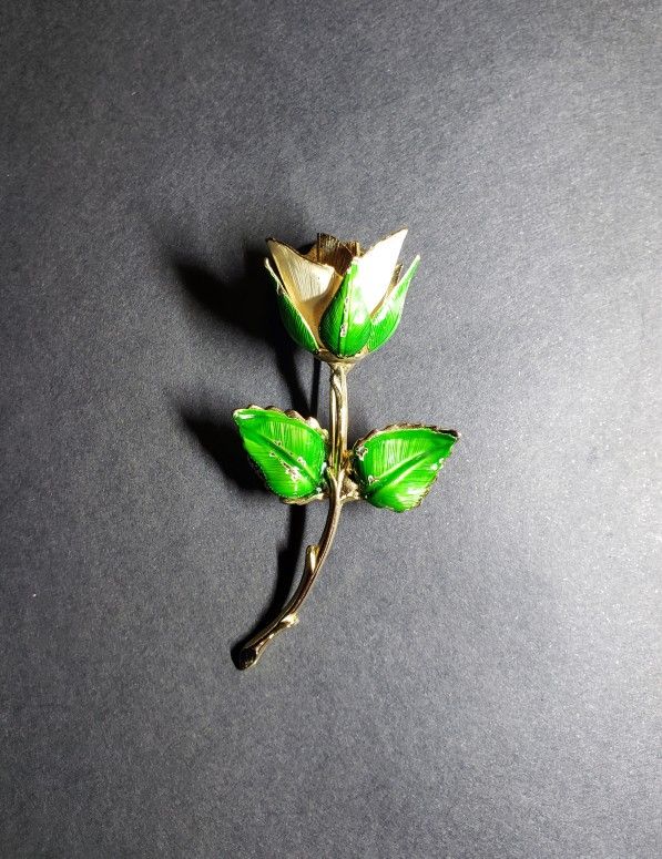 Vintage Rose Brooch Pin.