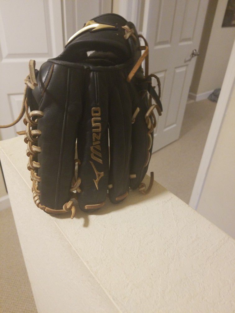 Mizuno Global Elite 12.75 Baseball Glove