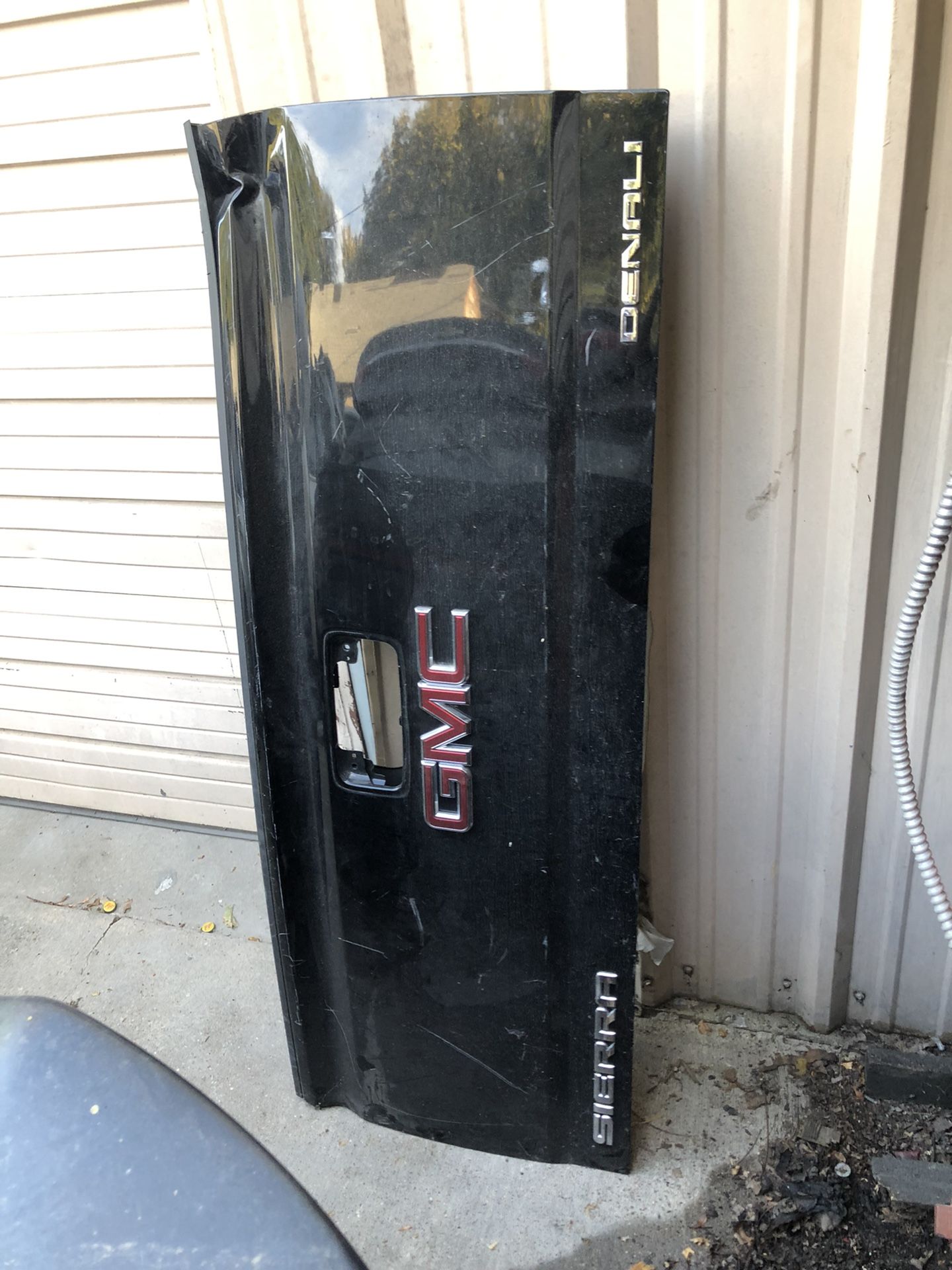 2014 -2018 GMC SIERRA DENALI TAILGATE OEM