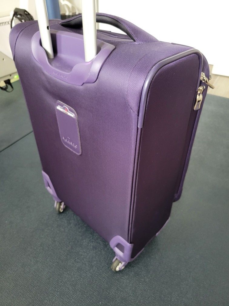 Ricardo 24" Carry On Luggage Soft Sided