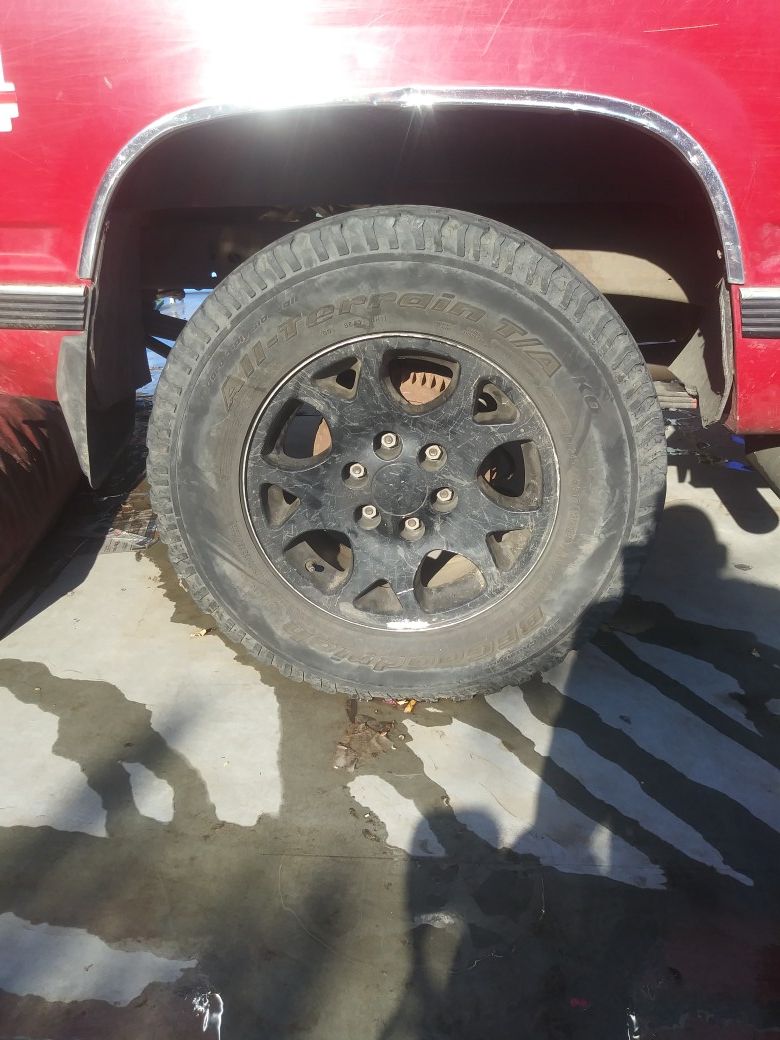 Chevy rims 6 lugs Lt245/75R17