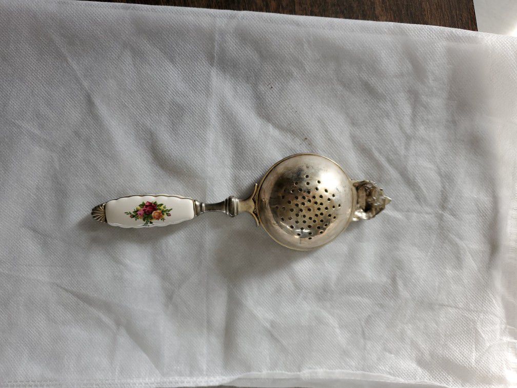 Royal Doulton Old Country Rose Tea Strainer 