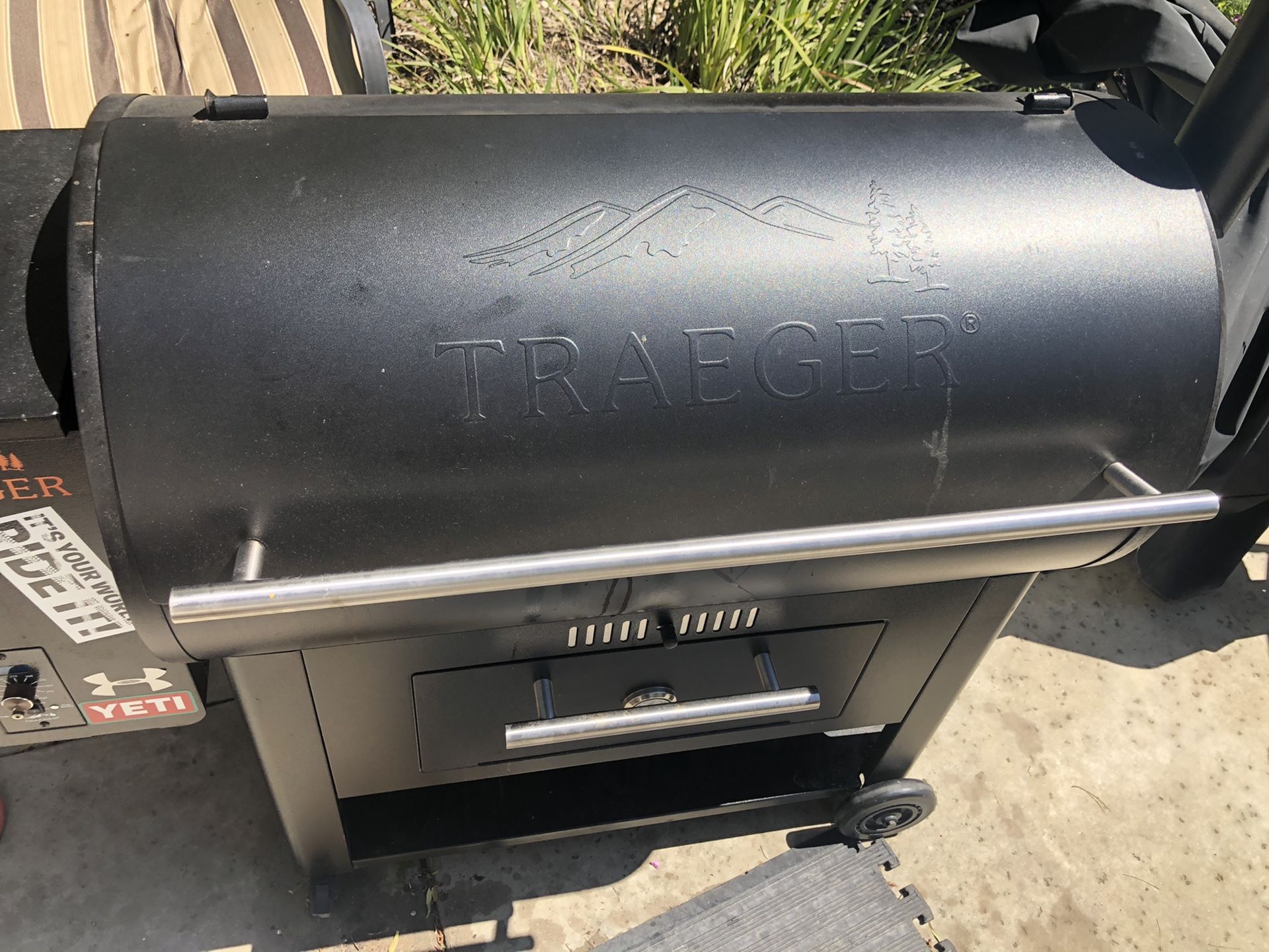 Traeger Pro 34 Lid assembly kit (only, not grill itself) for Sale in