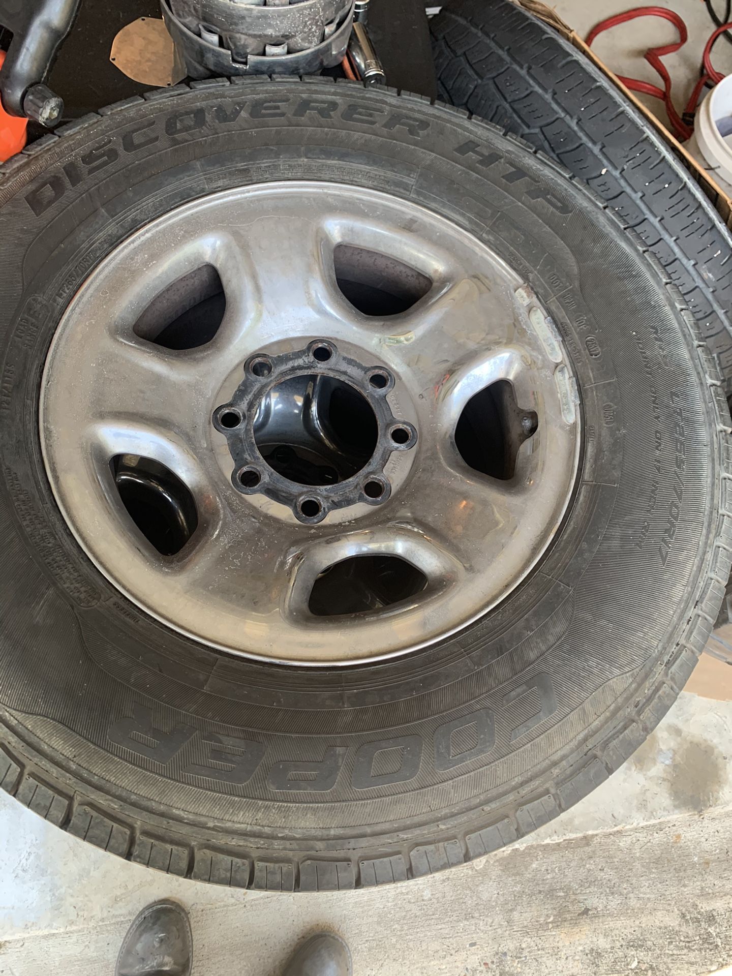 Dodge 8 lugs size 17 rims