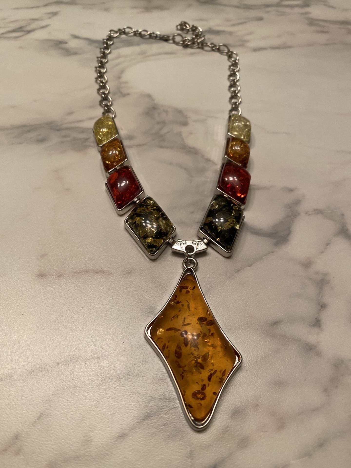 Multicolor Amber-Resembling Beaded Necklace