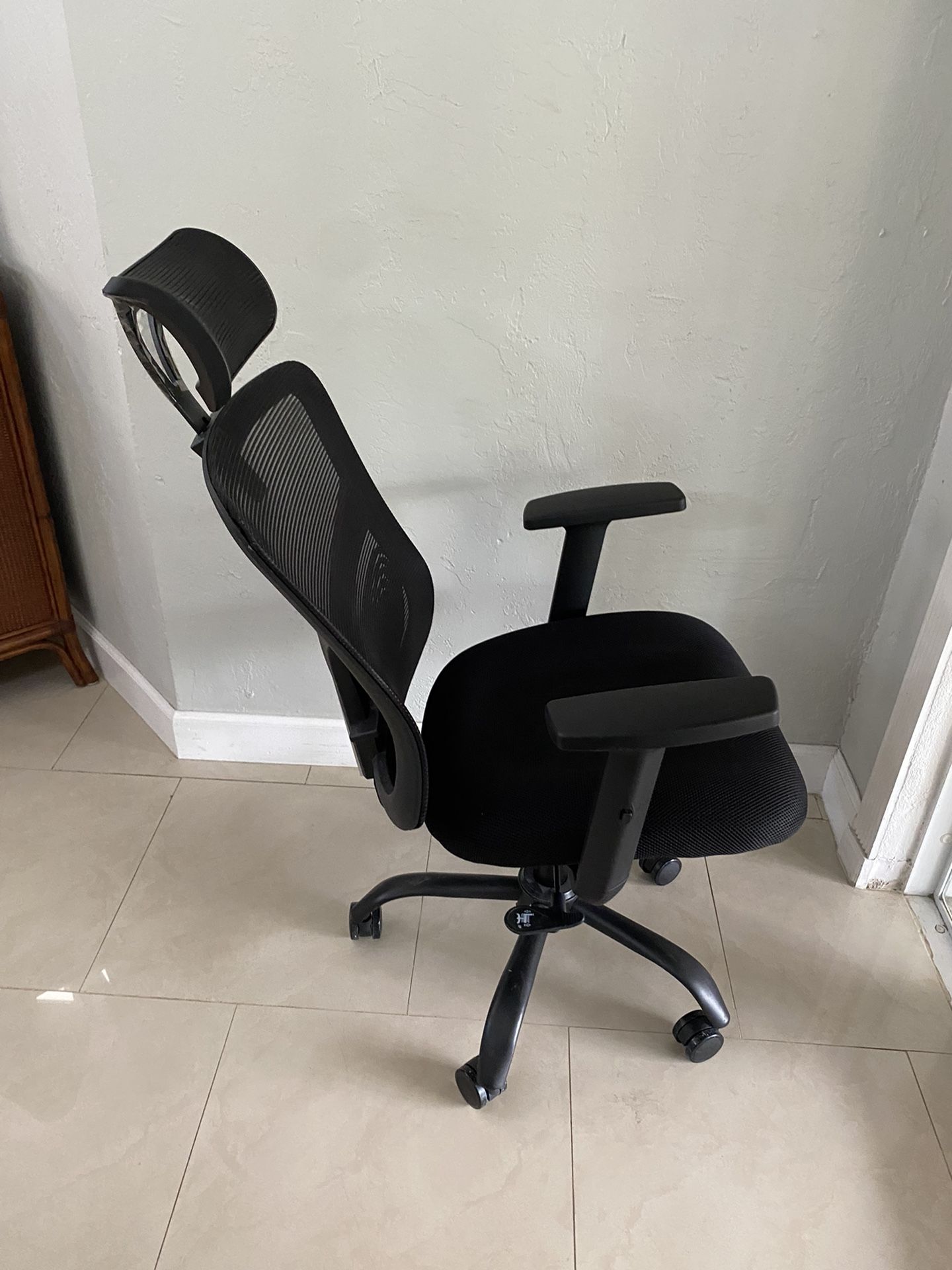 Black Office Desk Chair With Headrest
