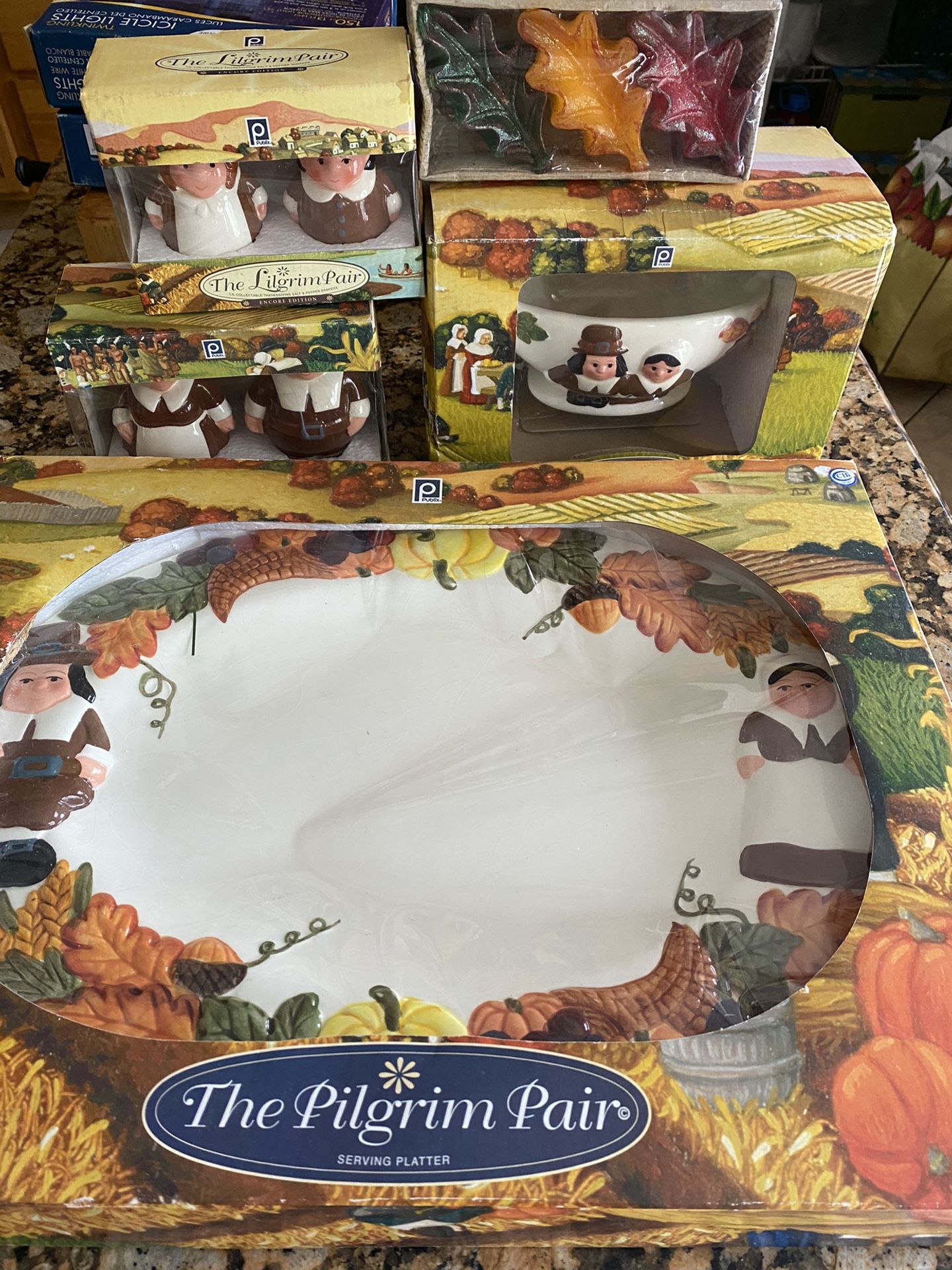 THANKSGIVING HOLIDAY PILGRIM PAIR CERAMIC SERVING PLATTER DISHES PUBLIX