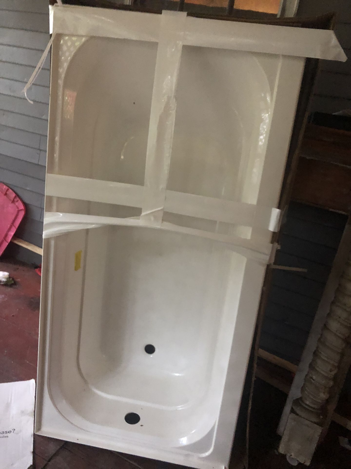 Bath Tub and Bathwalls